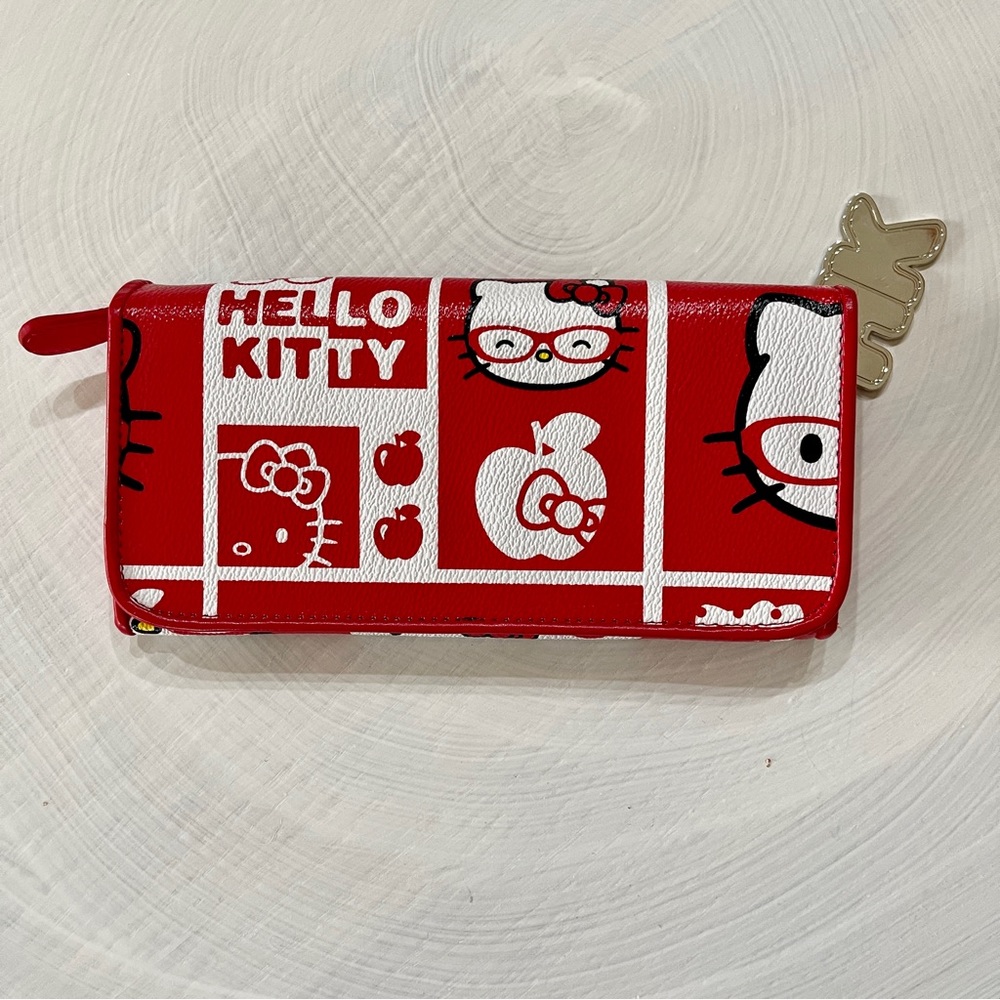 Authentic Sanrio HELLO KITTY Wallet Clutch Red White Apple